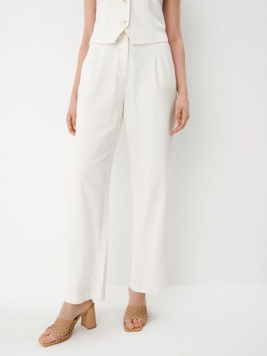 Панталон с високо съдържание на лен