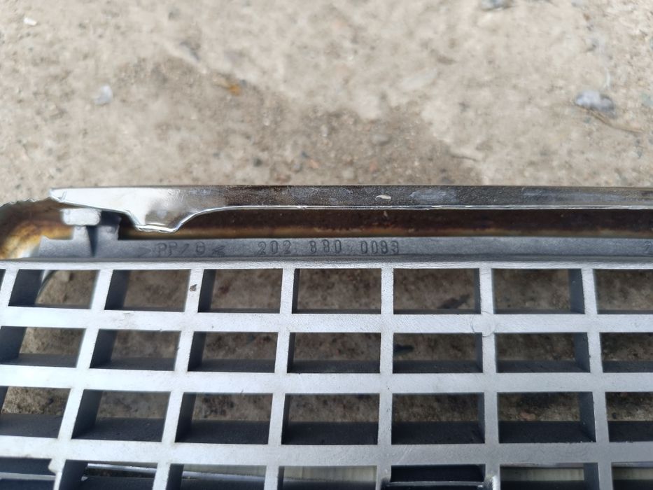 Продам решетку w202