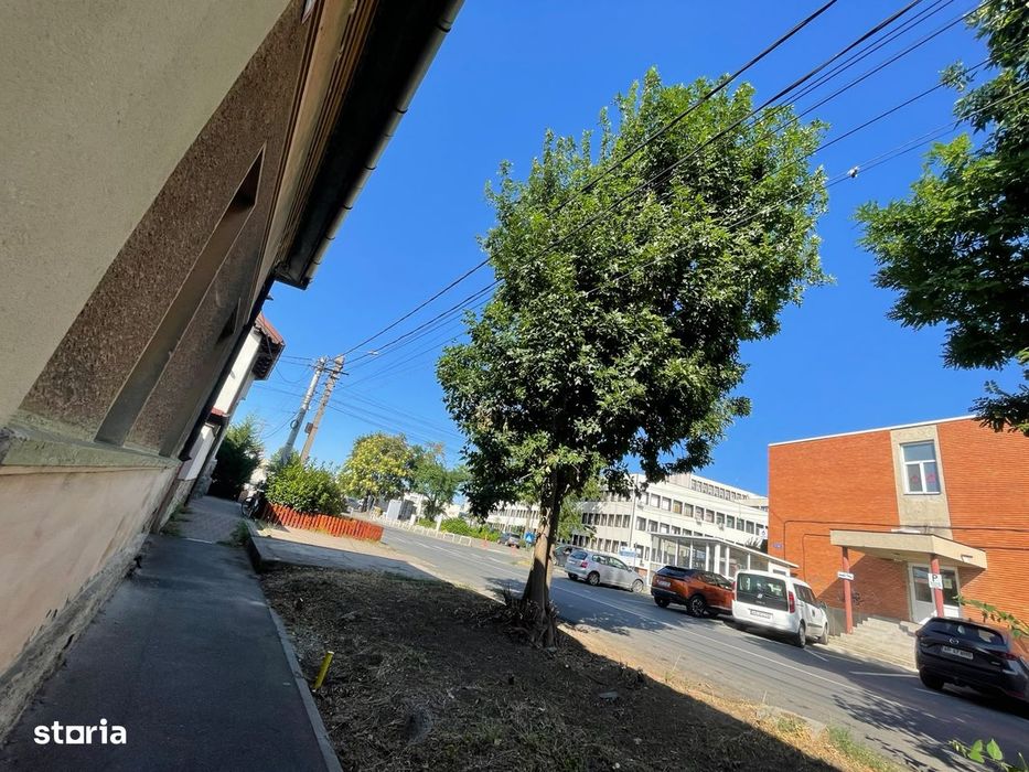 Vand casa caramida,str.Oituz,vis a vis de Salvare si Spital