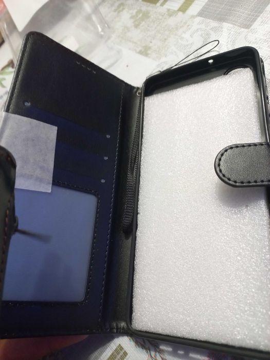 Продавам два калъфа за СамсунгА06