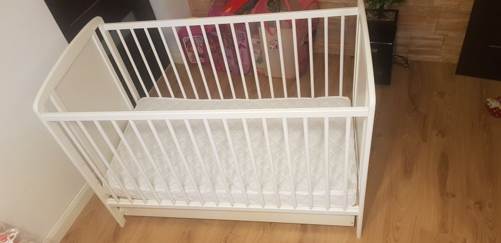 Patut copii cu saltea inclusa si lada de depozitare