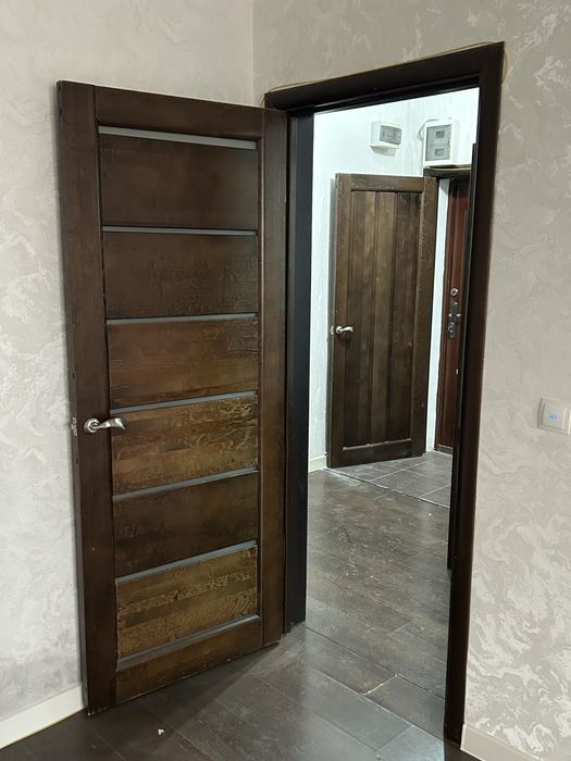 Двери дерево продам