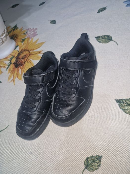 Vand tenisi nike de baieti marimea 28