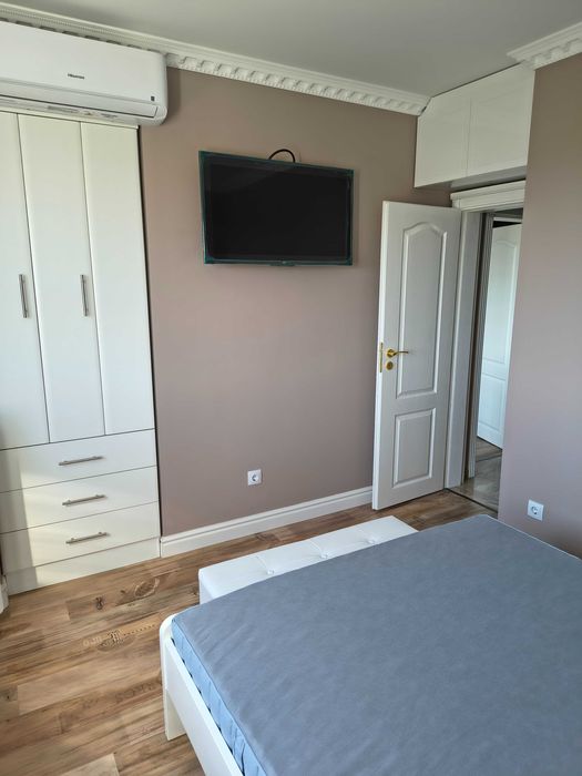 3 стаен, луксозен, ново обзавеждане. В апартамента не е живяно. 200 m. от Студенски град.