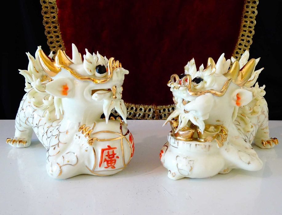 Китайска порцеланова фигура куче Foo,пазител на дома.