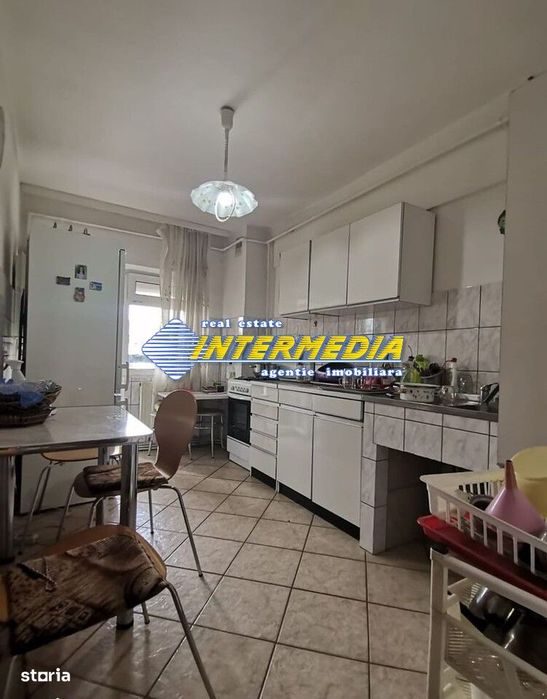 Apartament 3 camere decomandat etaj 1 in Centru pozitie deosebita