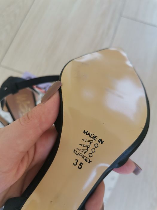 Pantofi noi mărimea 35!