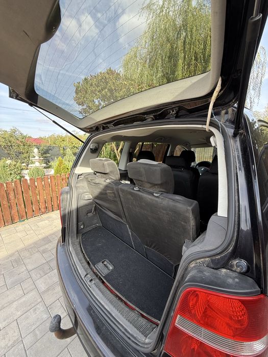 Volkswagen Touran 1.9 TDI 105 CP – 2008 – Navi – Pilot automat