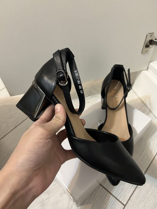 Вечерние Туфли черные со стойком каблучком