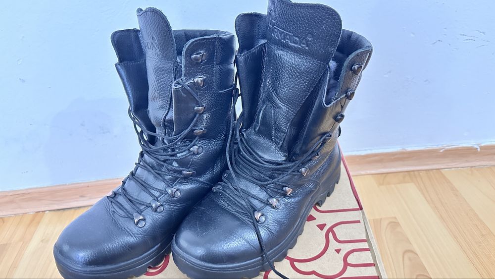 Зимный берцый черный