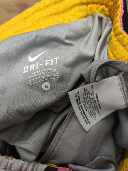 Pantaloni scurți de damă Nike mărimea S
