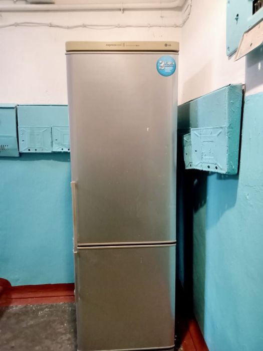 Холодильник LG.