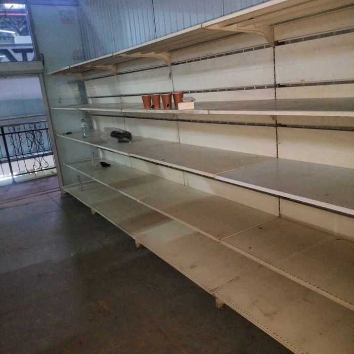 Витрина полька для магазина