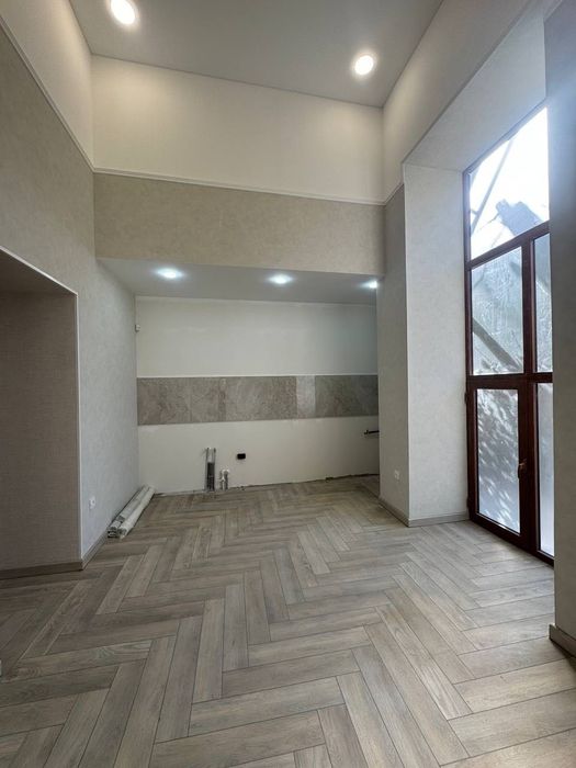 Офис с участком на Астрономии в Мирзо-Улугбекском районе!