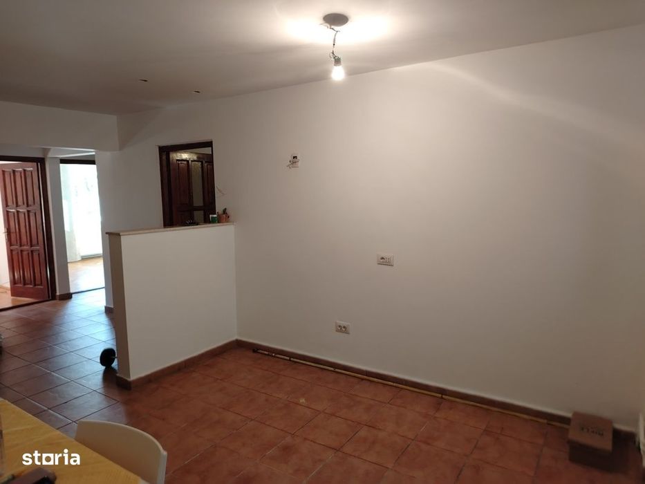 cv 177 G.Cosbuc, apartament 3 camere decomandat, parter inalt + beci