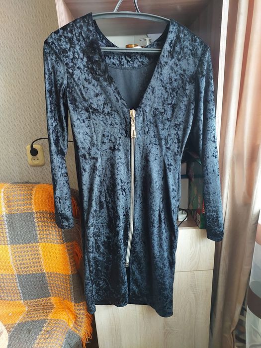 Продам платья. 3000