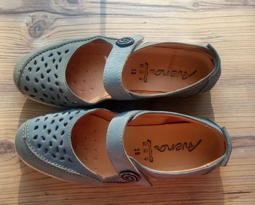 Продам босоножки