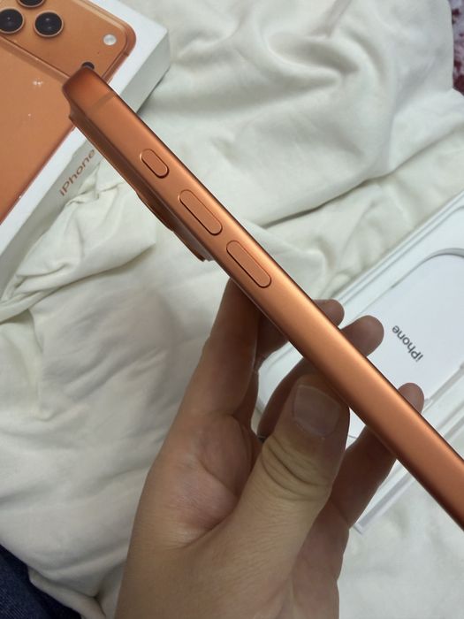 Продам iPhone 17 Pro Max Orange