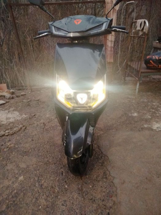 Skutr elektroni sotladi