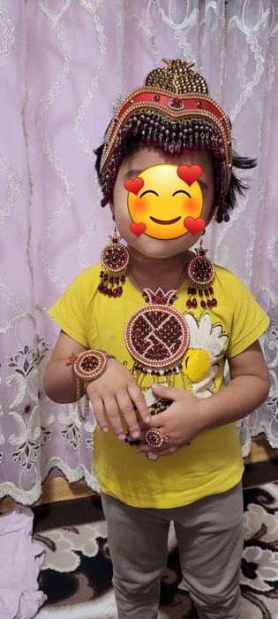 Anor tillo qosh taqinchoq sotiladi