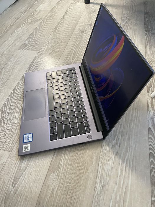 Продам huawei matebook в отличном состоянии