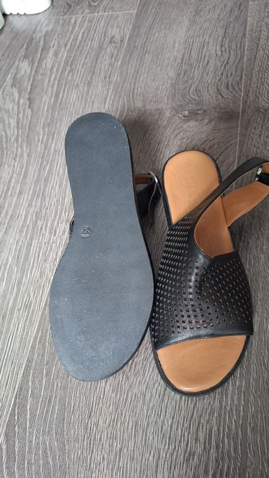 Sandale din piele NOI