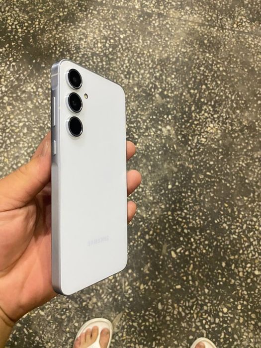 Samsung a55 5G xotira 8/ 256 xolati ideyal