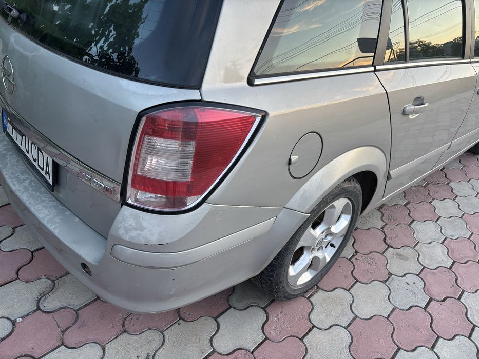 Dezmembrez  opel astra h 1.7 cdti an 2007