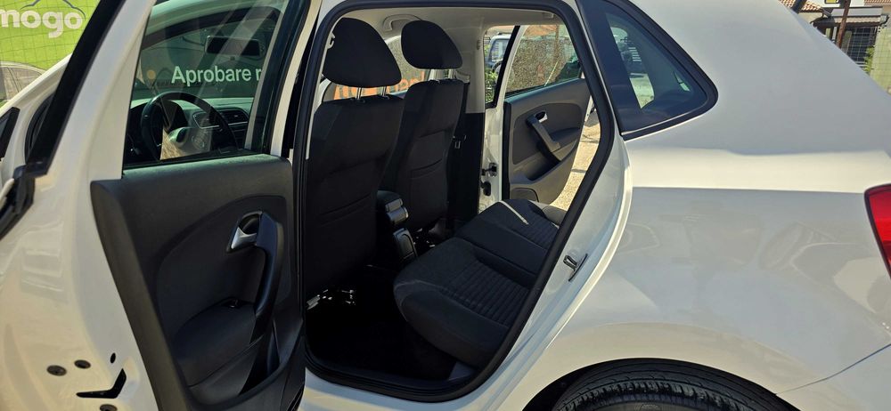 Vw Polo R-line an 2014 motor 1200 cm3 diesel aer conditionat incalzire scaune