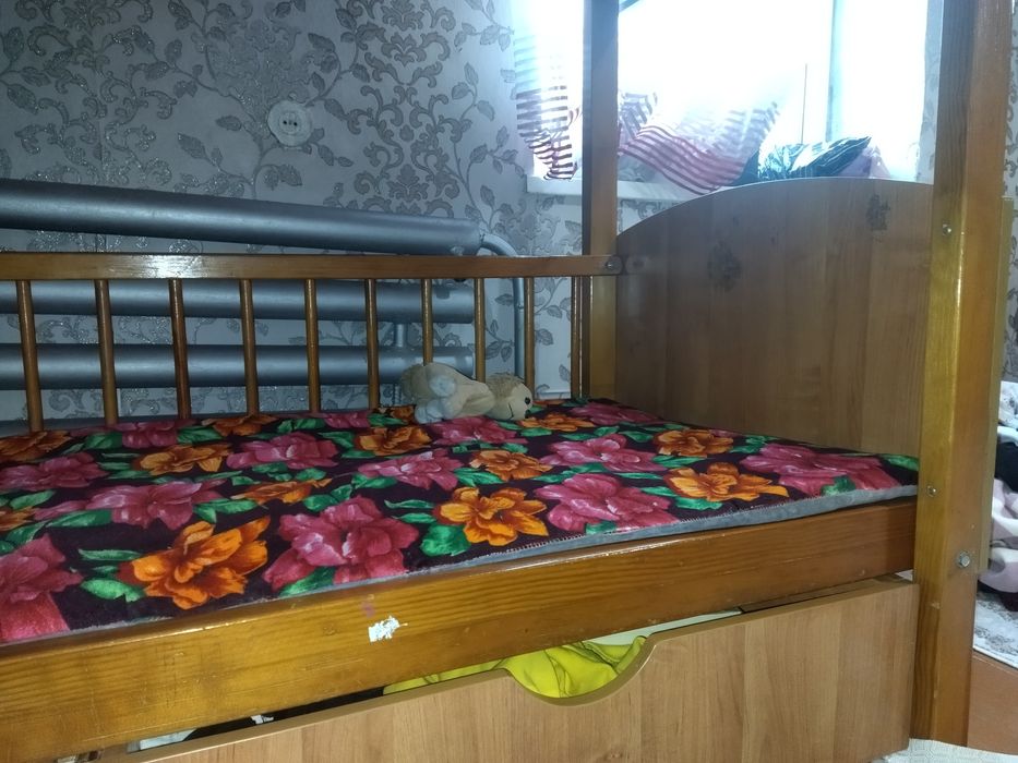 Двухярусная кровать из дерево