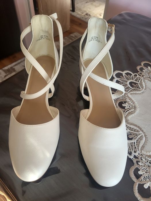 Pantofi de gală albi