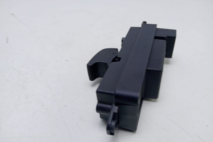 Buton geam  electric dreapta fata   BP4K66370 Mazda 3 BK