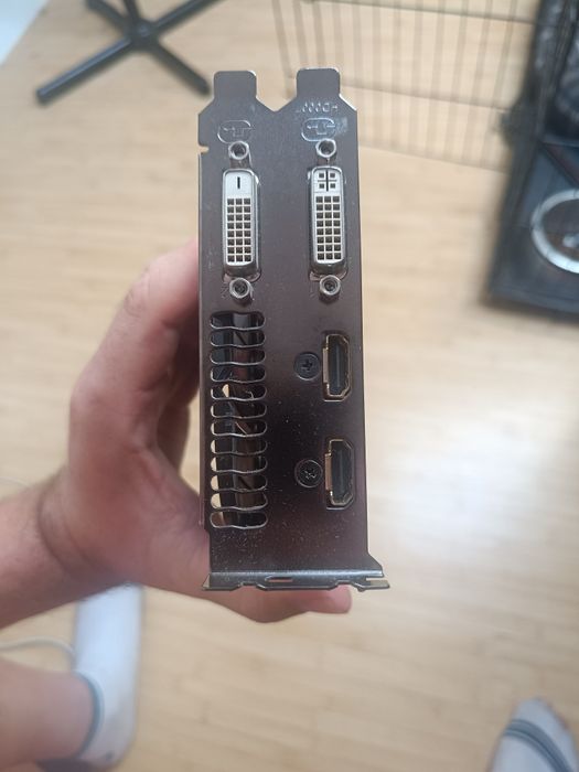 Vând placă video Gigabyte GeForce GTX 750 Ti WindForce 2X OC,