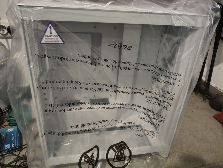 vand carcasa noua la cutie nzxt h7 flow 2024 alba full box