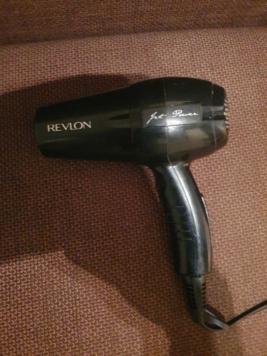 Vand uscator de par REVLON, usor uzat, 3 trepte de viteza, 2000W, fara accesorii
