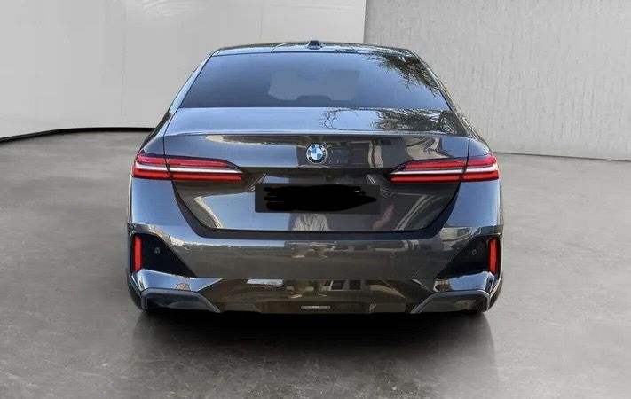 BMW 5 Series 2024 — imagine 2