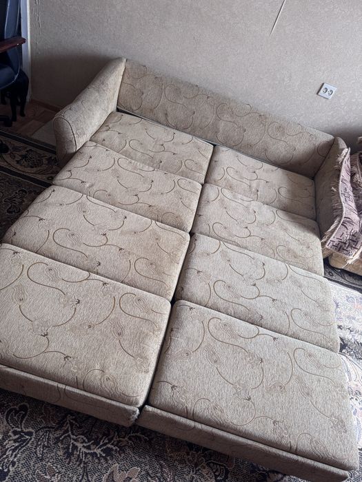 Продается диван раскладной с 2 креслами