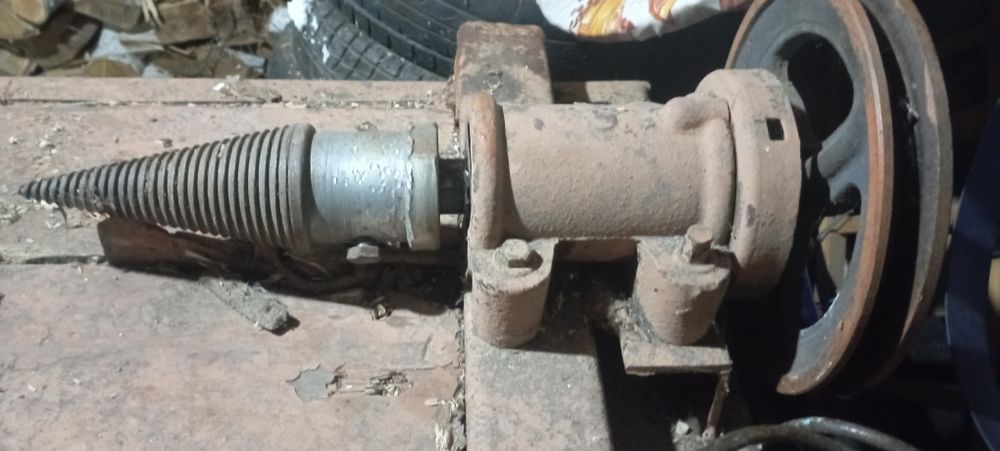 Дровокол.       .