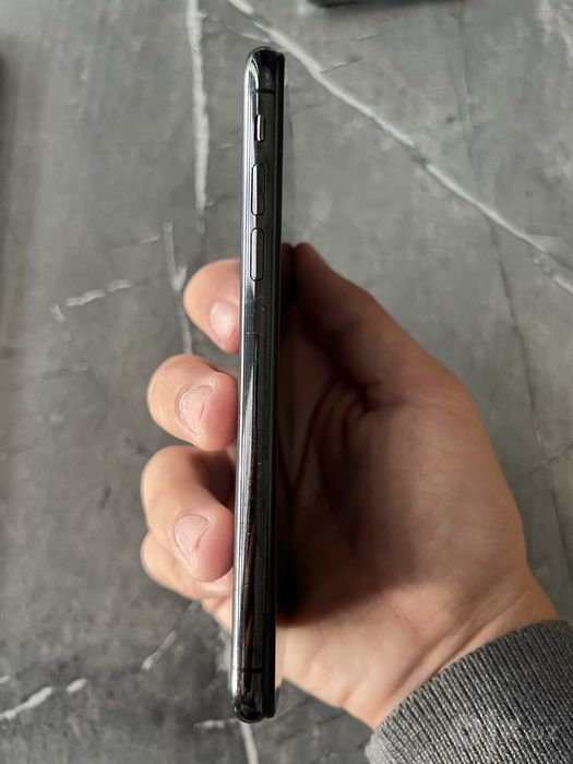 Iphone xs holati zurr batareka usileni quyulgan mazza qilip ishlatadi