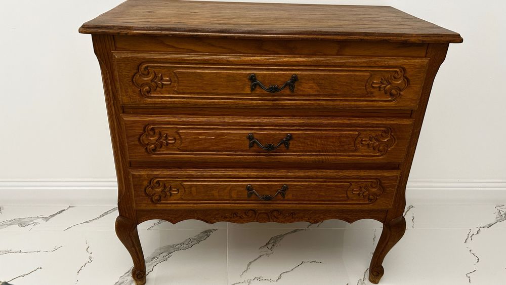 Comodă în stil clasic din lemn masiv