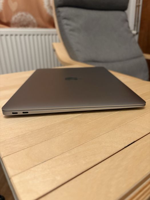 Apple MacBook Air M1 16GB 88% bat activat noiembrie 2023 - PRET MIC