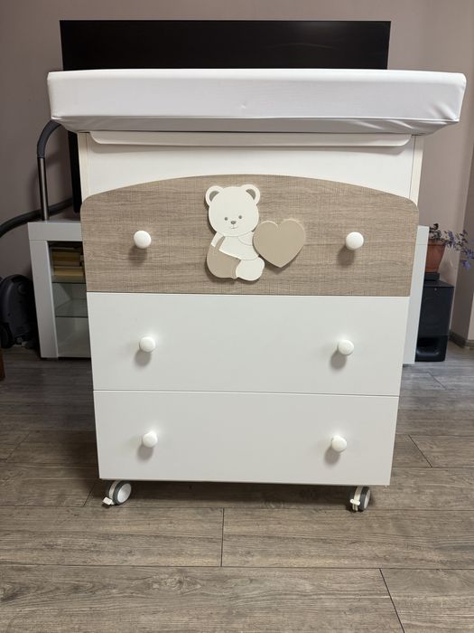 Шкаф с вана вградена за новородени