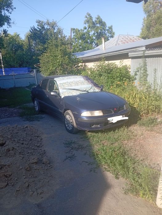 Mitsubishi carisma 2000 года