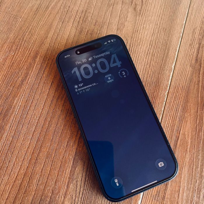 Продам срочно Айфон 17 про с коробкой