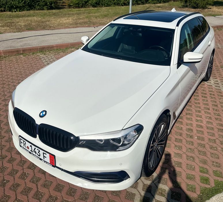 BMW 520d xDrive Sport Line | G31 | Display Cheie | Încălzire staționară | Sisteme de asistență | Panoramic | 12.2019 | 2 proprietari | Import Germania