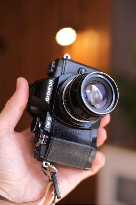 Продам фото камеру Olympus  OM D 10 с объективом и зарядкой