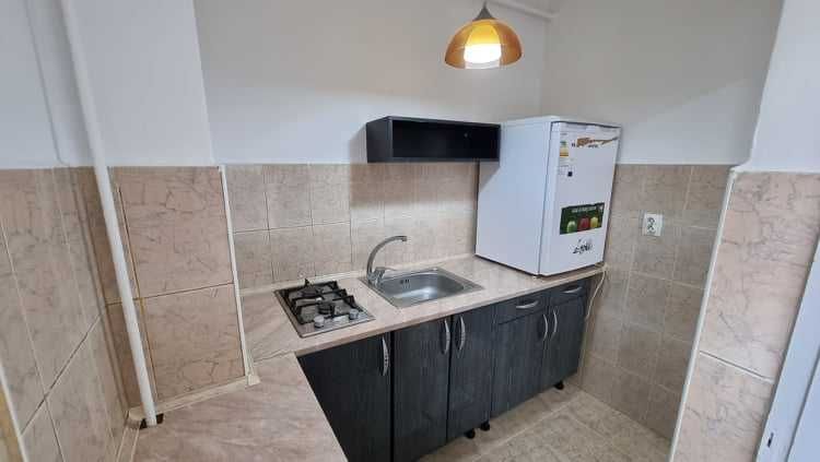 PARTICULAR, inchiriez (ofer) GARSONIERA (CORESI)  300 euro , Parter/9, 32 mp