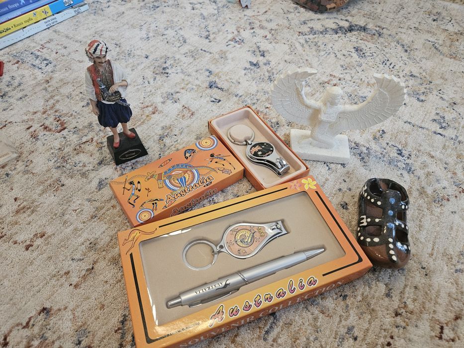 Подаръчни комплекти и фигурки за украса