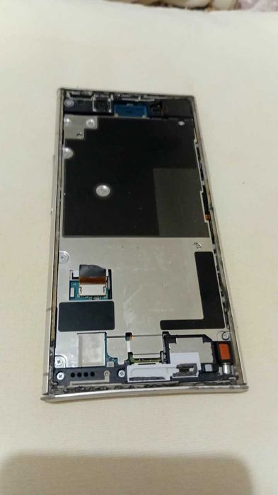 Продам на запчасти Sony Xperia XZ1