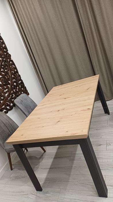 Стол из натурального дерева